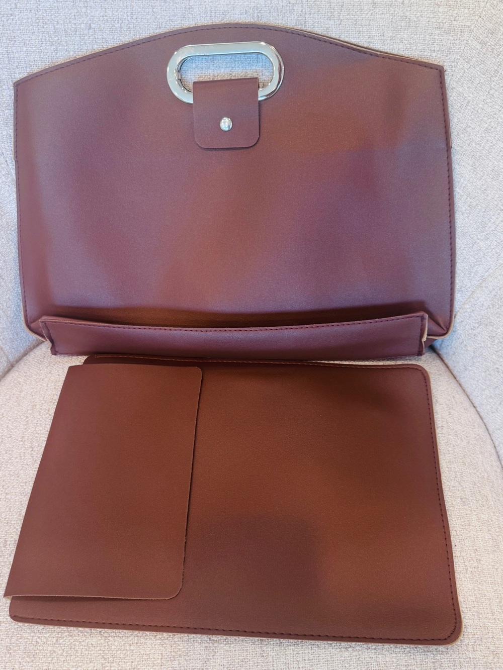 Comfortable Stylish leather bag to carry IPad or MacBook 14 inch